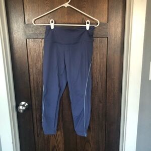 Victoria’s Secret knockout capris -small